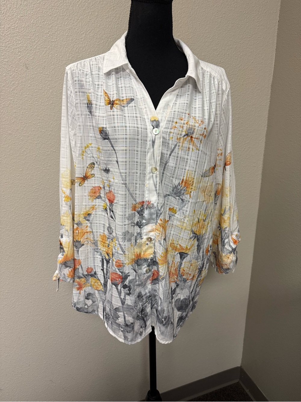 Alfred Dunner Floral Butterfly Button Shirt Large White Roll Tab Blouse EUC - Picture 3 of 10
